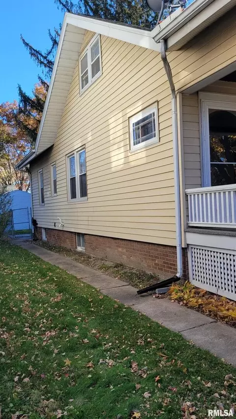 2114 12th St, Moline, IL 61265 photo 5