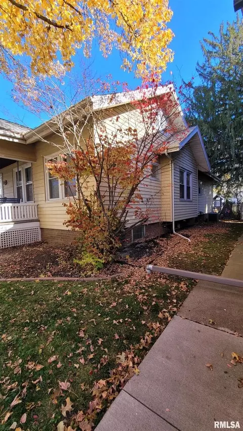 2114 12th St, Moline, IL 61265 photo 4