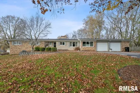 1 Forest Ct, Rock Island, IL 61201