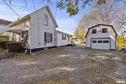 1811 18th St #A, Moline, IL 61265 photo 2