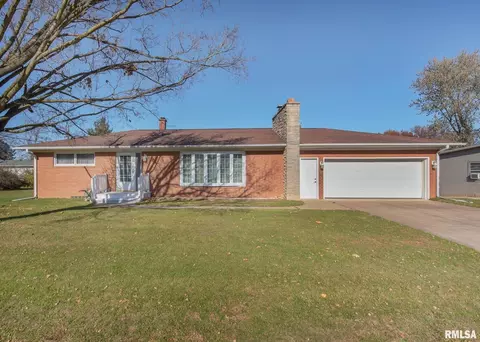 621 W 5th Dr, Andalusia, IL 61232