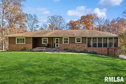 1433 Woodland Dr, Sherrard, IL 61281