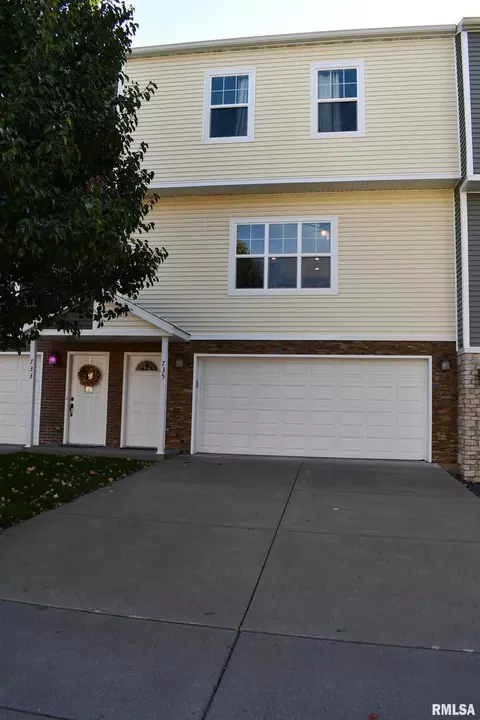 735 Cox Ct, Le Claire, IA 52753