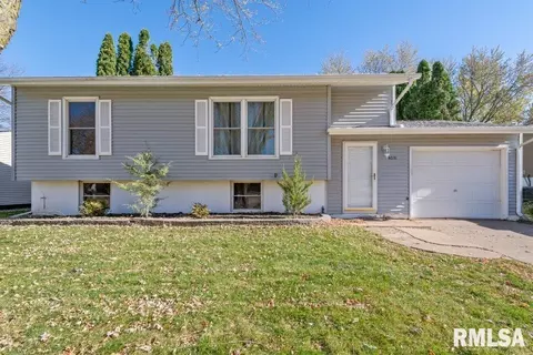 4031 Hillandale Rd, Davenport, IA 52806