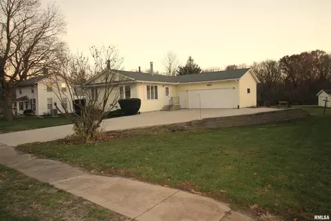 920 State St, Colona, IL 61241