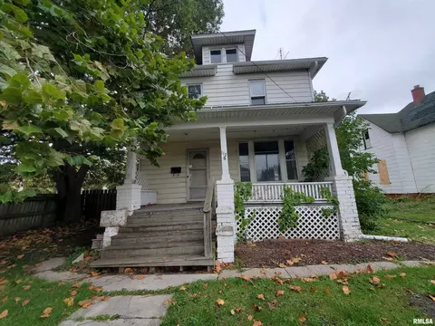 112 S Whitesboro St, Galesburg, IL 61401