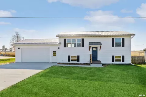 129 Park Ave, Charlotte, IA 52731
