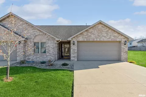 1005 10th St #3, Dewitt, IA 52742