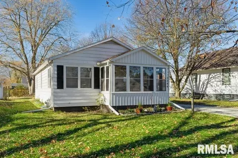 1244 Brown Ave, Galesburg, IL 61401