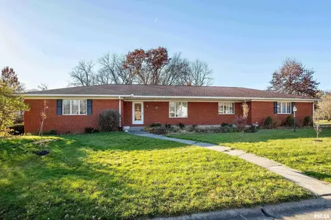 902 E 5th St, Coal Valley, IL 61240
