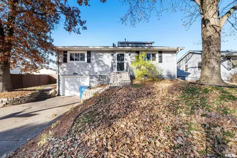 2324 W 38th Pl, Davenport, IA 52806