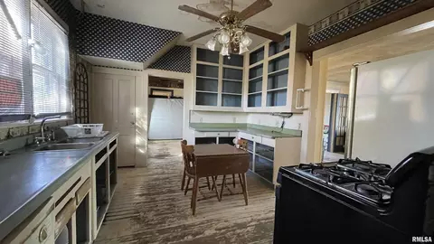 603 E Carter St, Marion, IL 62959 photo 7