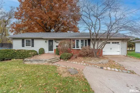 1434 E 35th St, Davenport, IA 52807