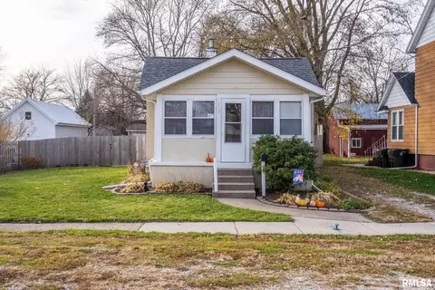 113 N Hill St, Geneseo, IL 61254