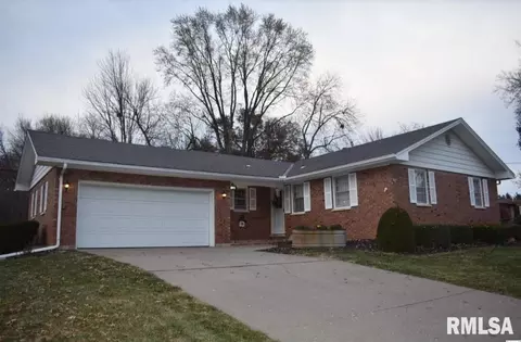 3911 N Evergreen Dr, Quincy, IL 62305