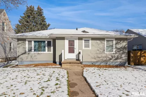 1010 Holmes St, Bettendorf, IA 52722
