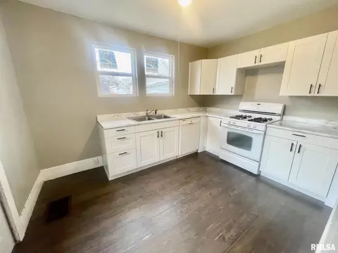203 Eustis St, Kewanee, IL 61443 photo 8