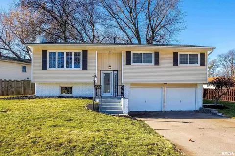 2567 9 12 St, East Moline, IL 61244
