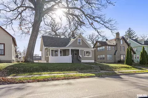 1140 12th Ave, Moline, IL 61265