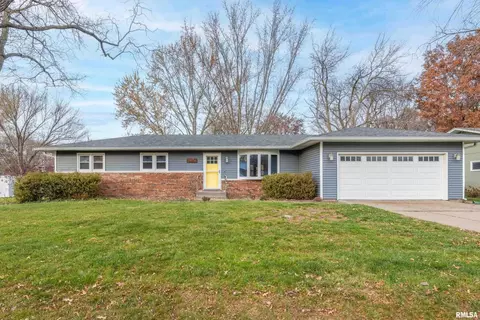 2606 E 29th Ct, Davenport, IA 52803