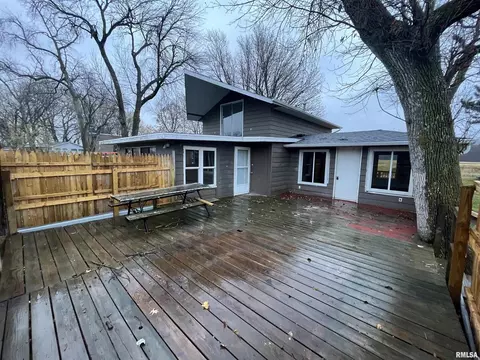 9998 297th St, Donahue, IA 52746
