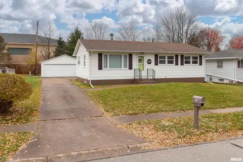 7926 W 10th St, Rock Island, IL 61201
