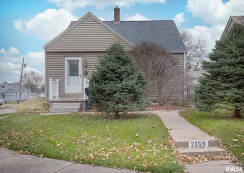 2159 Frisco Dr, Davenport, IA 52804