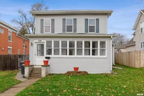 2724 Roosevelt St, Clinton, IA 52732
