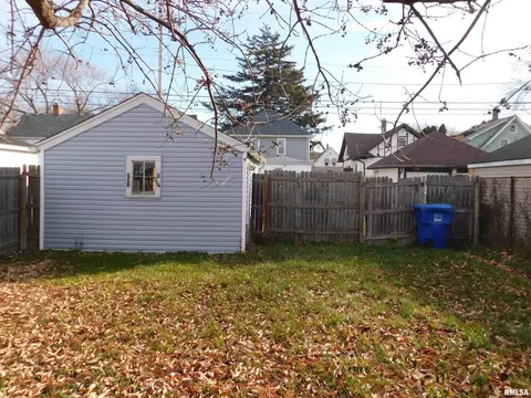 1928 2nd St, Moline, IL 61265 photo 4