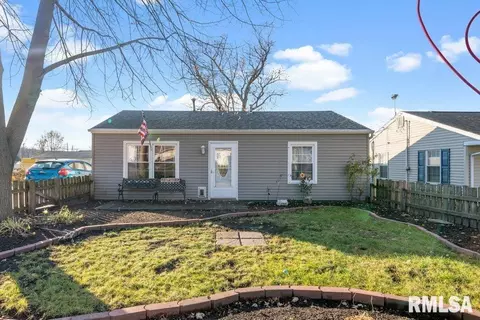140 W 3rd St, Coal Valley, IL 61240