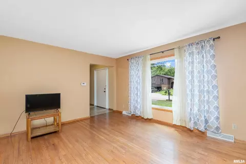 3518 39th St, Moline, IL 61265 photo 10