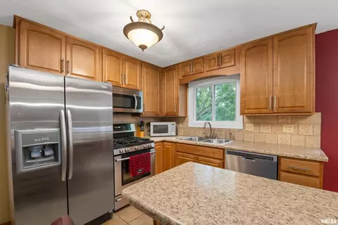 3518 39th St, Moline, IL 61265 photo 4