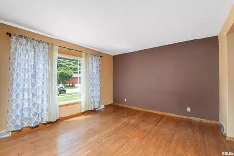 3518 39th St, Moline, IL 61265 photo 9