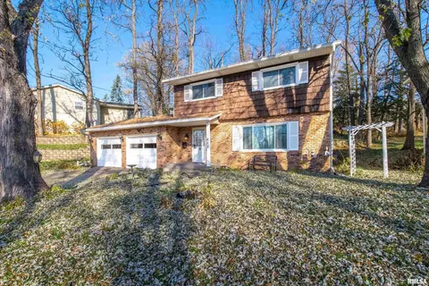 623 Cherokee Ct, Davenport, IA 52804
