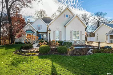 560 36th Ave, East Moline, IL 61244