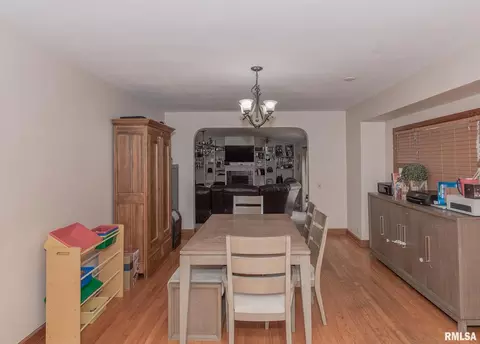 3225 6th St, Moline, IL 61265 photo 5