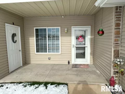 320 E Franklin St #104, Eldridge, IA 52748