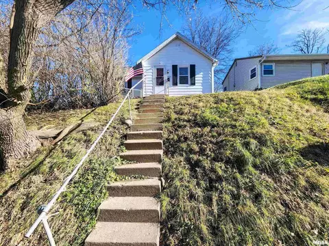1421 College Ave, Davenport, IA 52803