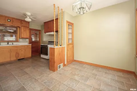 1809 36th St, Moline, IL 61265 photo 11