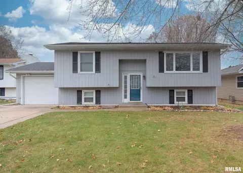 2207 W 45th St, Davenport, IA 52806