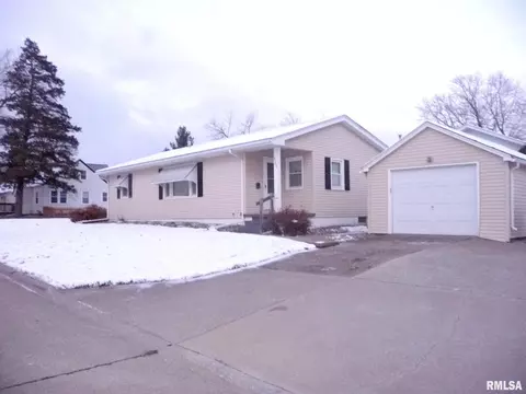 2504 33rd St, Moline, IL 61265