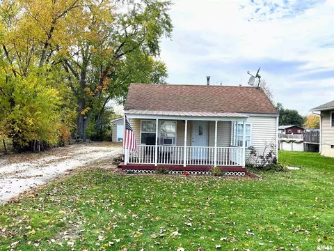 209 5th St, Colona, IL 61241