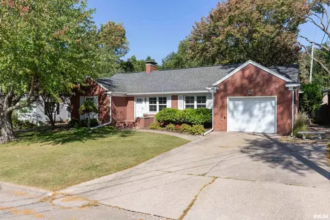 2561 29th Street Ct, Moline, IL 61265