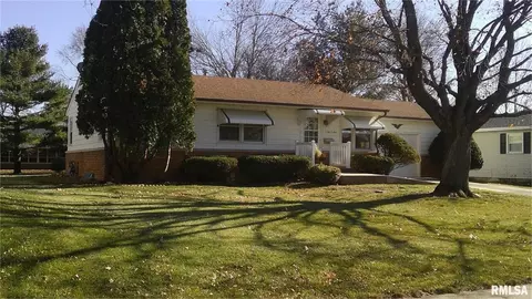 201 N Century St, Walcott, IA 52773