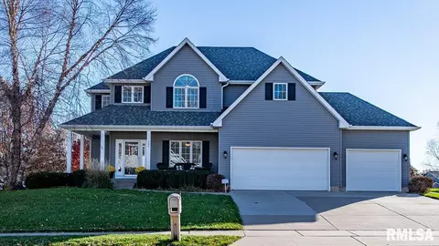 902 Bridgeview Pl, Le Claire, IA 52753