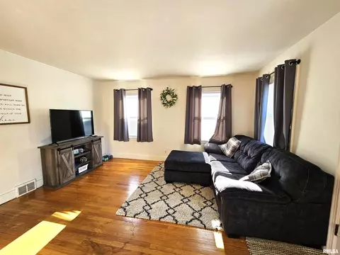 2418 32nd St, Moline, IL 61265 photo 6