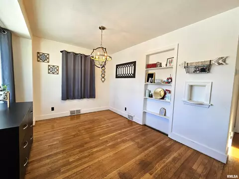 2418 32nd St, Moline, IL 61265 photo 8