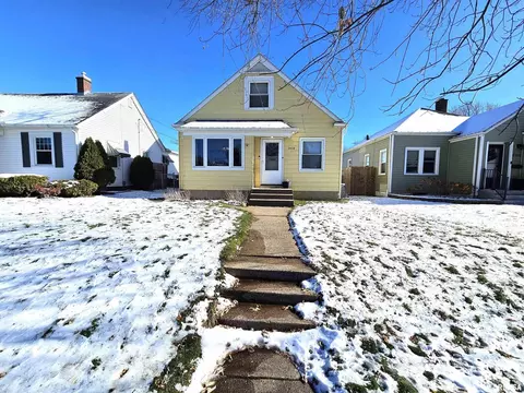 2418 32nd St, Moline, IL 61265