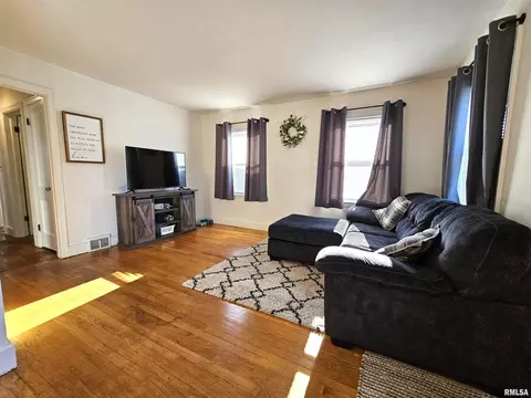 2418 32nd St, Moline, IL 61265 photo 5