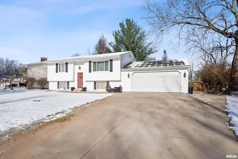 180 Northview Dr, Knoxville, IL 61448